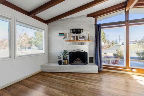 Tiny photo for 4366 Highland Way, Klamath Falls, OR 97603 (MLS # 220213784)