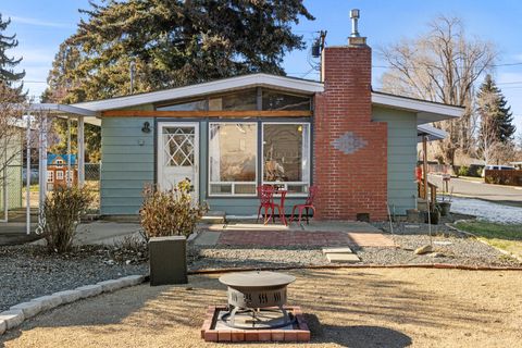 Tiny photo for 4366 Highland Way, Klamath Falls, OR 97603 (MLS # 220213784)