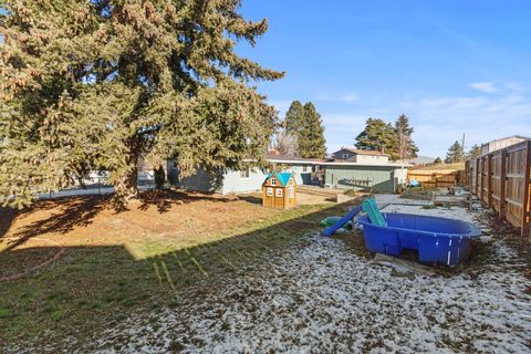 Tiny photo for 4366 Highland Way, Klamath Falls, OR 97603 (MLS # 220213784)