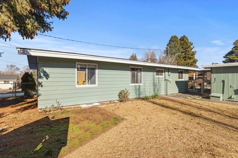 Tiny photo for 4366 Highland Way, Klamath Falls, OR 97603 (MLS # 220213784)