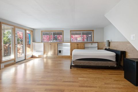 Tiny photo for 717 NE Olney Court, Bend, OR 97701 (MLS # 220210768)