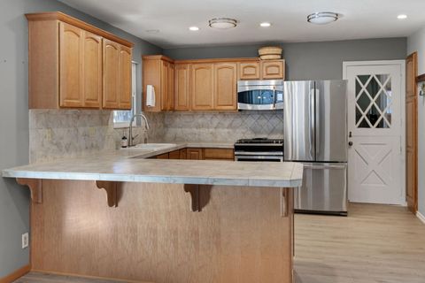 Tiny photo for 717 NE Olney Court, Bend, OR 97701 (MLS # 220210768)