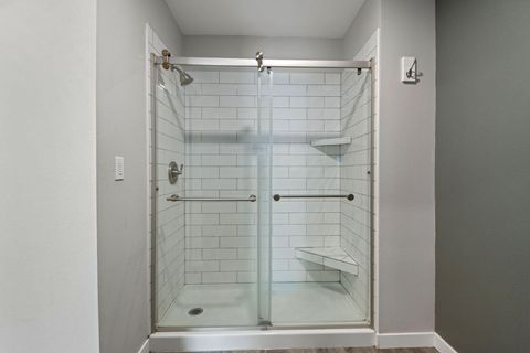 Tiny photo for 717 NE Olney Court, Bend, OR 97701 (MLS # 220210768)