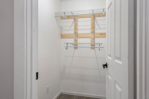 Tiny photo for 717 NE Olney Court, Bend, OR 97701 (MLS # 220210768)