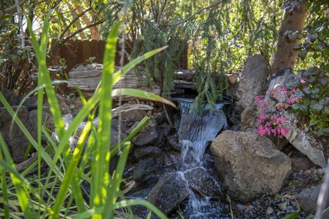 Tiny photo for 717 NE Olney Court, Bend, OR 97701 (MLS # 220210768)