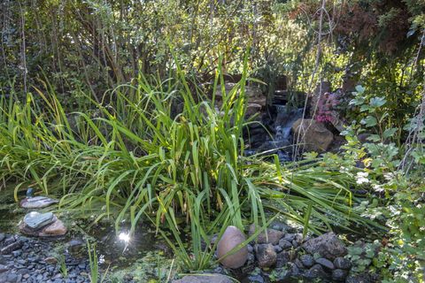 Tiny photo for 717 NE Olney Court, Bend, OR 97701 (MLS # 220210768)