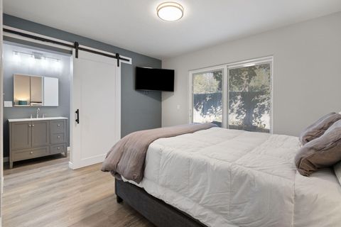 Tiny photo for 717 NE Olney Court, Bend, OR 97701 (MLS # 220210768)