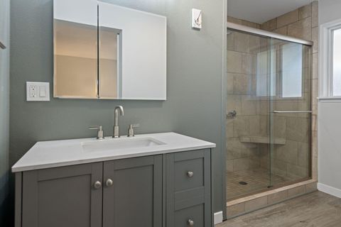 Tiny photo for 717 NE Olney Court, Bend, OR 97701 (MLS # 220210768)