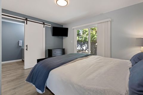 Tiny photo for 717 NE Olney Court, Bend, OR 97701 (MLS # 220210768)