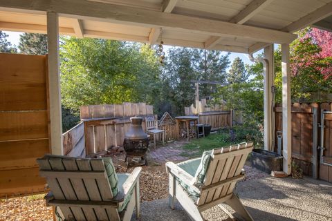 Tiny photo for 717 NE Olney Court, Bend, OR 97701 (MLS # 220210768)