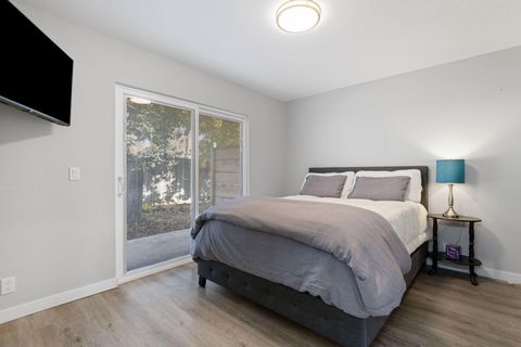 Tiny photo for 717 NE Olney Court, Bend, OR 97701 (MLS # 220210768)