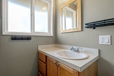 Tiny photo for 717 NE Olney Court, Bend, OR 97701 (MLS # 220210768)