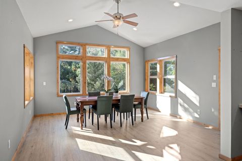 Tiny photo for 717 NE Olney Court, Bend, OR 97701 (MLS # 220210768)