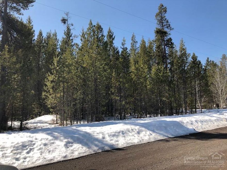 Half acre lot in the heart of outdoor paradise. Lot close to the Deschutes River, Cascade Lakes, Mt Bachelor, Fishing, Hiking, Biking and all things outdoors. Perfect for overnight camping, RV'ing or to build a storage shop!