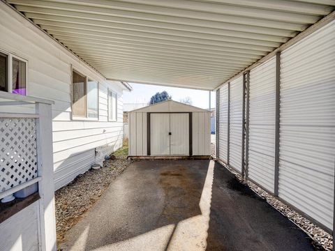 Tiny photo for 3500 Summers Lane #UNIT 5, Klamath Falls, OR 97603 (MLS # 220213887)