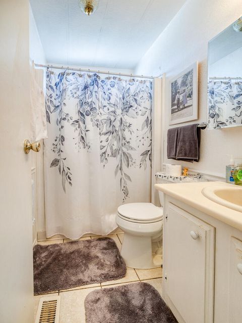 Tiny photo for 3500 Summers Lane #UNIT 5, Klamath Falls, OR 97603 (MLS # 220213887)