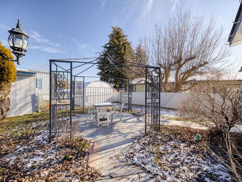Tiny photo for 3500 Summers Lane #UNIT 5, Klamath Falls, OR 97603 (MLS # 220213887)