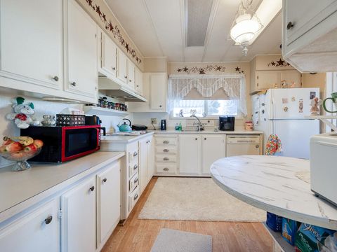 Tiny photo for 3500 Summers Lane #UNIT 5, Klamath Falls, OR 97603 (MLS # 220213887)