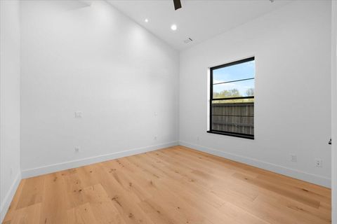 Tiny photo for 391 Clinton Street #5200, Ashland, OR 97520 (MLS # 220210654)