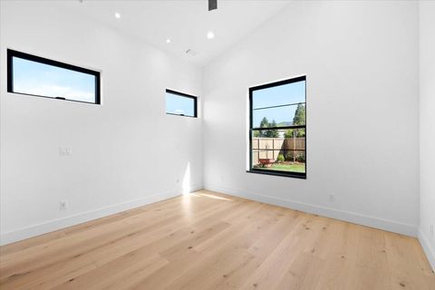 Tiny photo for 391 Clinton Street #5200, Ashland, OR 97520 (MLS # 220210654)