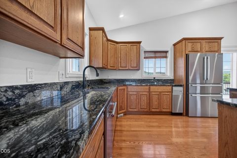 Tiny photo for 589 N Heights Drive, Eagle Point, OR 97524 (MLS # 220223291)
