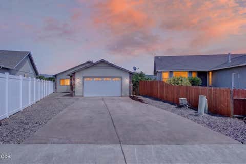 Photo of 589 N Heights Drive, Eagle Point, OR 97524 (MLS # 220223291)