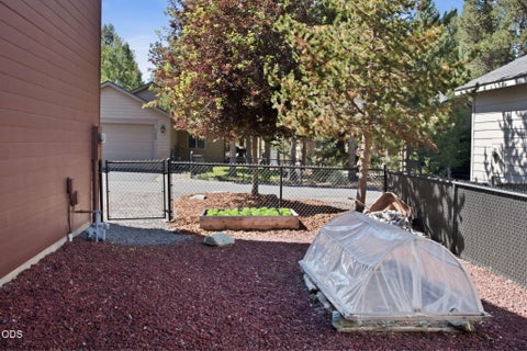 Tiny photo for 51860 Hollinshead Place, La Pine, OR 97739 (MLS # 220225048)