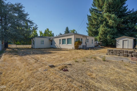 Tiny photo for 416 W Stewart Avenue, Medford, OR 97501 (MLS # 220227413)
