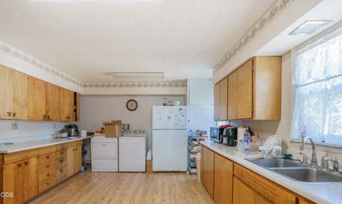 Tiny photo for 416 W Stewart Avenue, Medford, OR 97501 (MLS # 220227413)