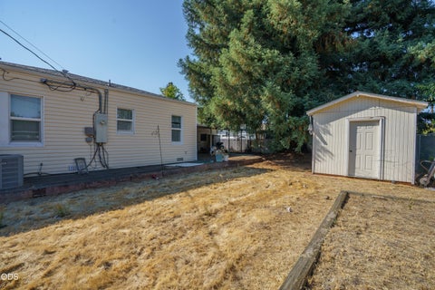 Tiny photo for 416 W Stewart Avenue, Medford, OR 97501 (MLS # 220227413)