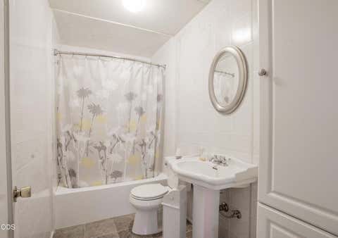 Tiny photo for 416 W Stewart Avenue, Medford, OR 97501 (MLS # 220227413)