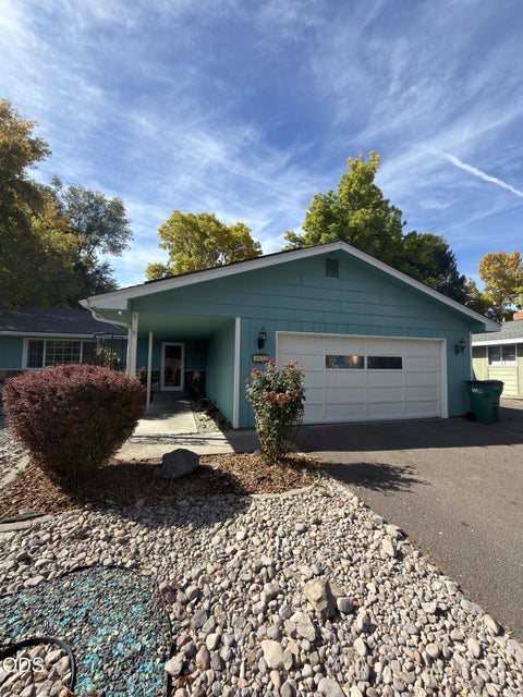 Photo of 4832 Driftwood Drive, Klamath Falls, OR 97603 (MLS # 220229528)