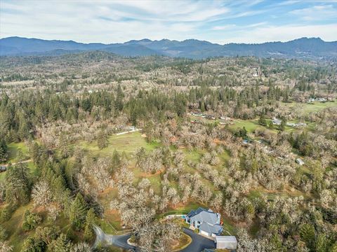 Tiny photo for 507 Jackpine Drive, Grants Pass, OR 97526 (MLS # 220217619)