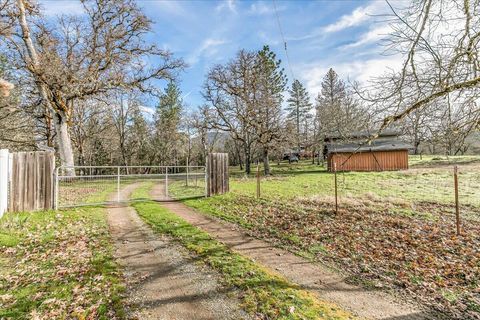 Tiny photo for 507 Jackpine Drive, Grants Pass, OR 97526 (MLS # 220217619)