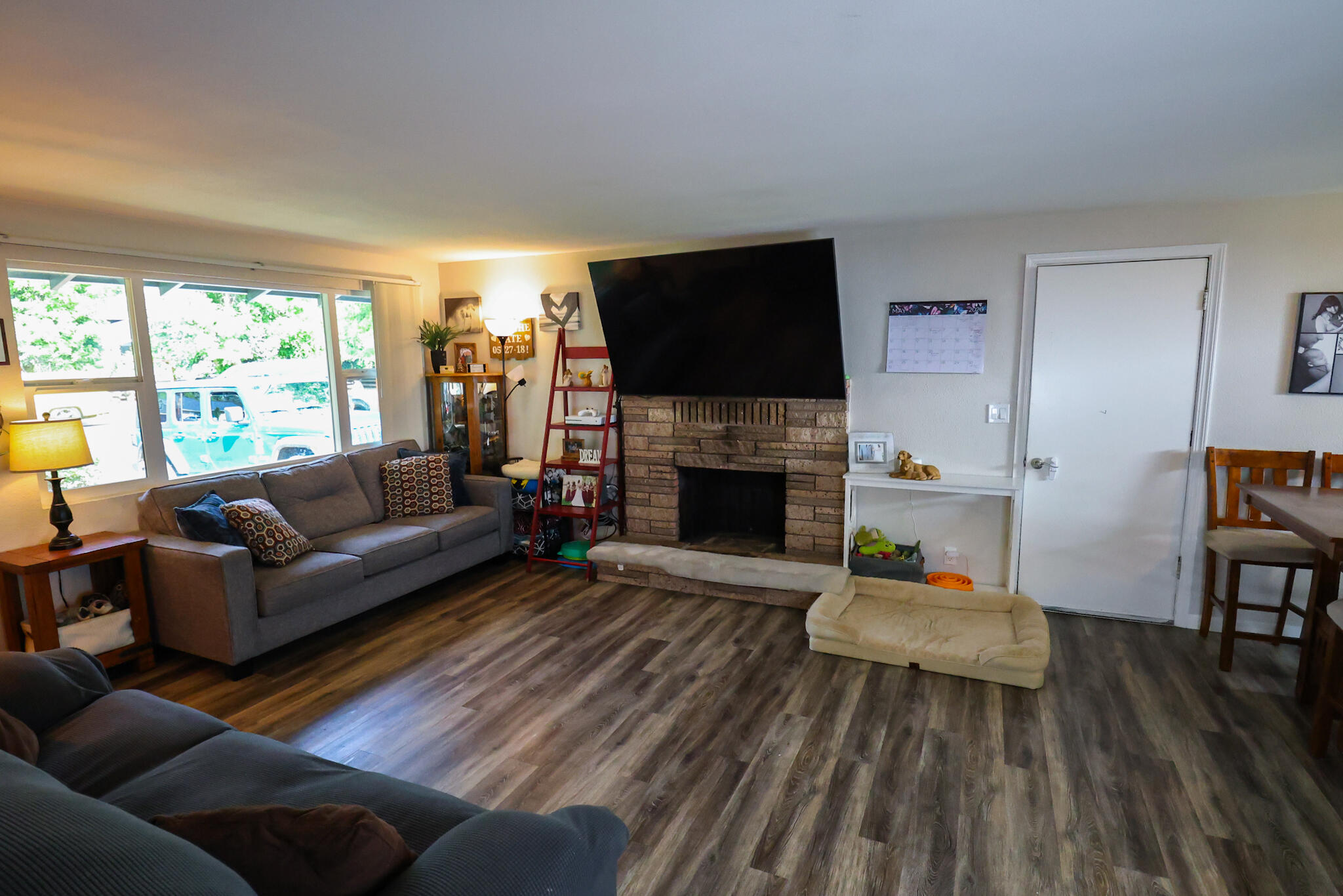 821 Crestbrook