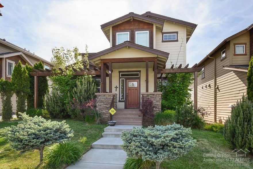 Quality finishes in this lovely SW Bend home, just steps from the Old Mill District! Wonderful, great room floor plan, tile and hardwood floors, well-appointed kitchen with a spacious breakfast bar, granite counters, gas fireplace w/ slate surround, solid core wood doors throughout, luxurious master suite with tile counters and floors and large walk in closet, A/C, central gas heat, and Cascade mountain views from the second story.