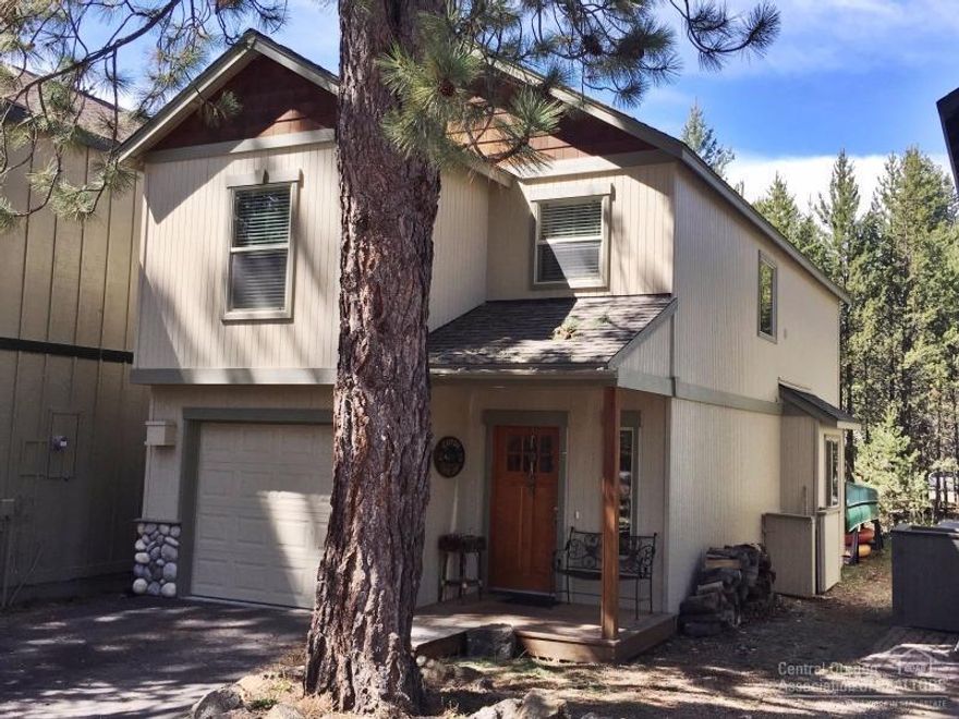 Nice home located in he beautiful River Meadows Community; across the street from the Deschutes River and the Riverfront Biking/Walking Path. An outstanding location to enjoy an active outdoor lifestyle...it's all literally just outside your door. Weather you work from home, commute to Bend (30-35 minutes), retired, second home owners or investing in a vacation rental-it fits the bill. Please come and take a look, walk the paths, enjoys the views, and give our drinking water a try.