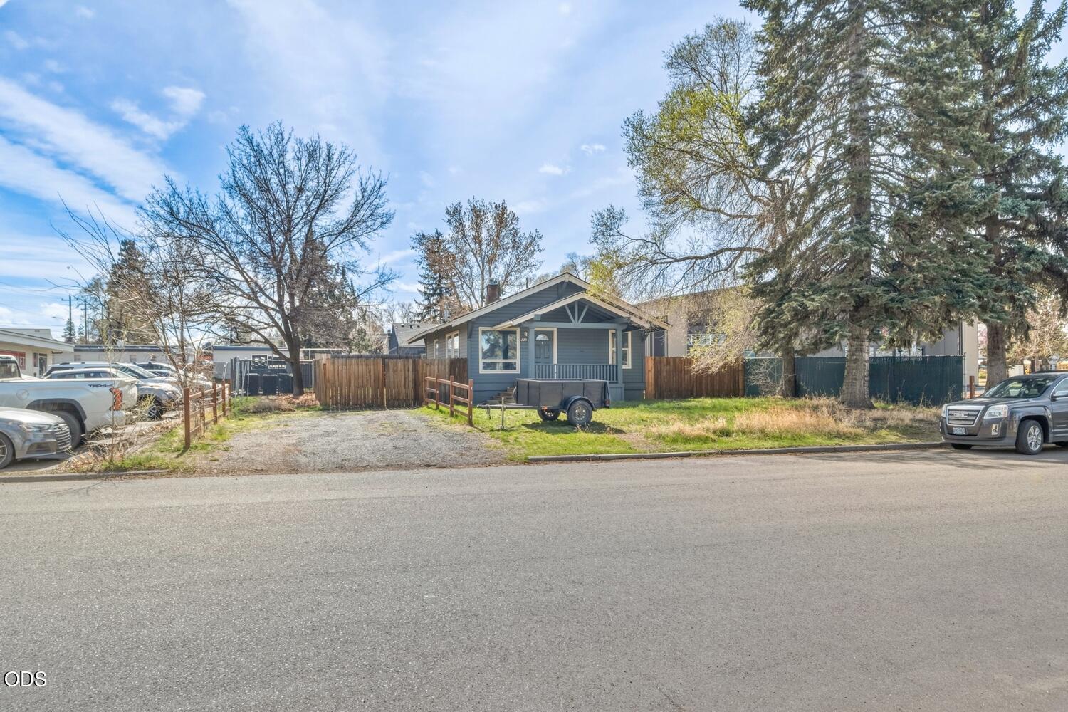 225 SE Vine Lane