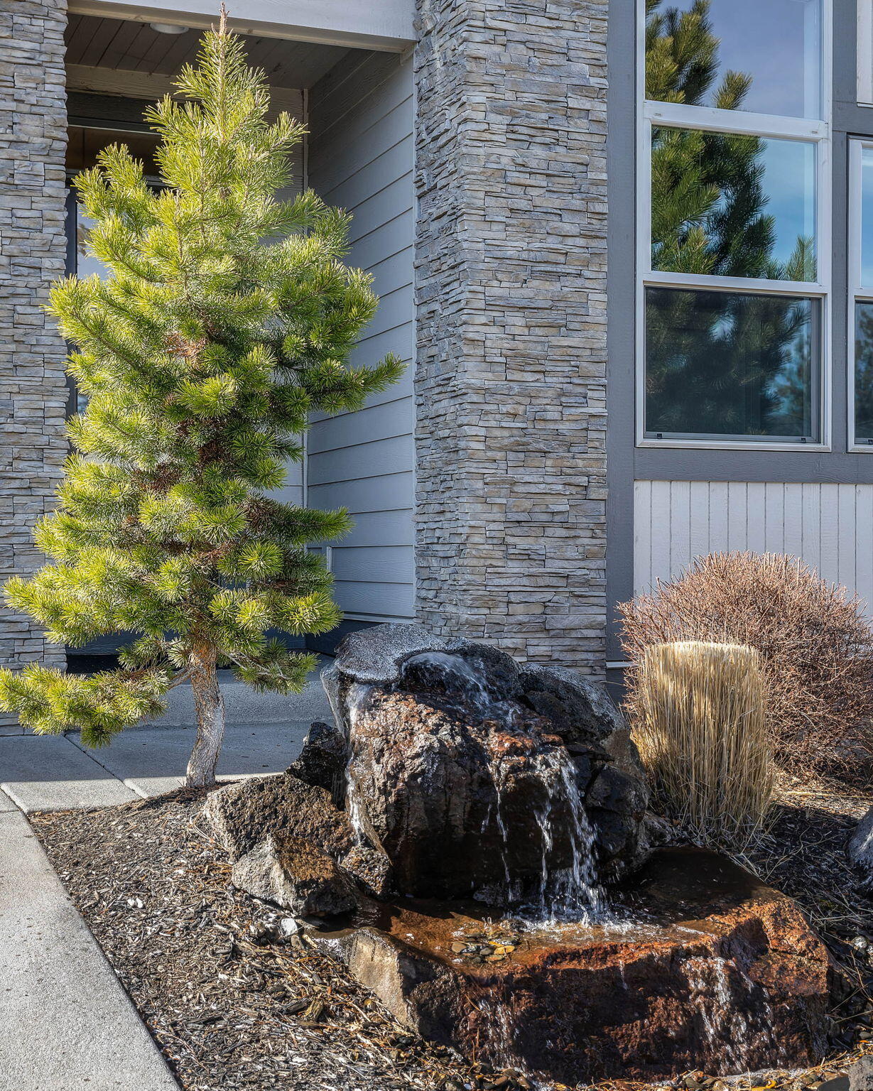 2565 NW Rippling River Court