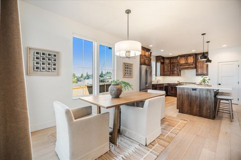 Tiny photo for 62637 Mt Hood Drive, Bend, OR 97703 (MLS # 220214982)