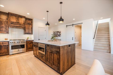 Tiny photo for 62637 Mt Hood Drive, Bend, OR 97703 (MLS # 220214982)