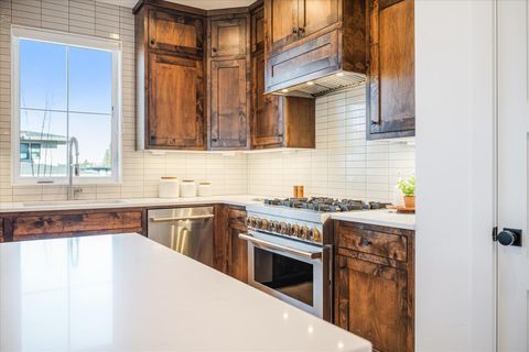 Tiny photo for 62637 Mt Hood Drive, Bend, OR 97703 (MLS # 220214982)