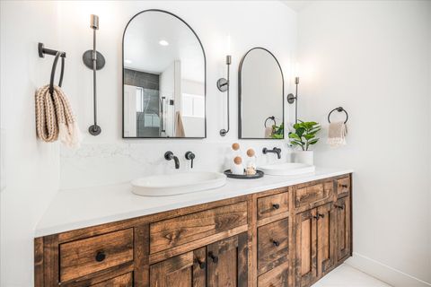 Tiny photo for 62637 Mt Hood Drive, Bend, OR 97703 (MLS # 220214982)