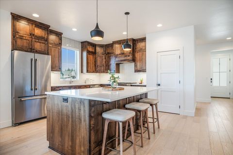 Tiny photo for 62637 Mt Hood Drive, Bend, OR 97703 (MLS # 220214982)