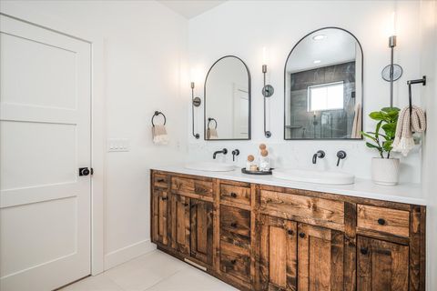 Tiny photo for 62637 Mt Hood Drive, Bend, OR 97703 (MLS # 220214982)