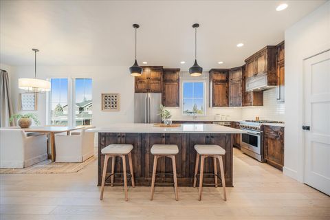 Tiny photo for 62637 Mt Hood Drive, Bend, OR 97703 (MLS # 220214982)