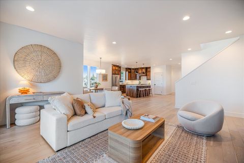 Tiny photo for 62637 Mt Hood Drive, Bend, OR 97703 (MLS # 220214982)