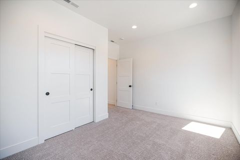 Tiny photo for 62637 Mt Hood Drive, Bend, OR 97703 (MLS # 220214982)