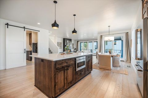 Tiny photo for 62637 Mt Hood Drive, Bend, OR 97703 (MLS # 220214982)