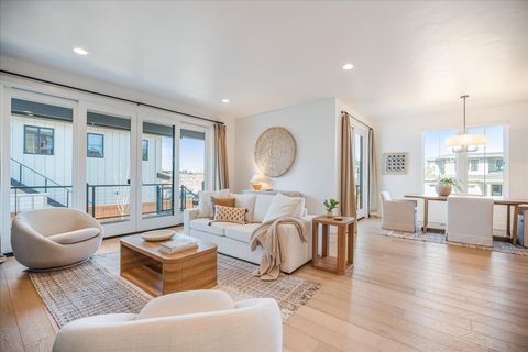 Tiny photo for 62637 Mt Hood Drive, Bend, OR 97703 (MLS # 220214982)